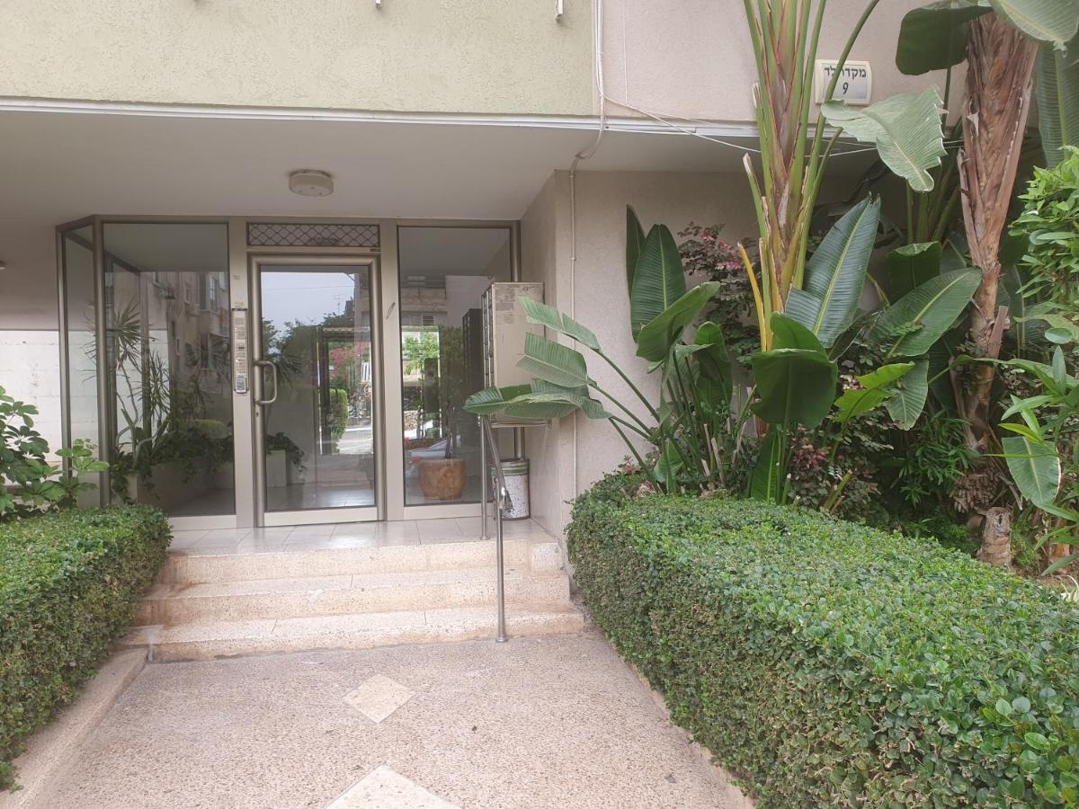 Belle Chambre Confortable Bed and Breakfast Netanya Exteriör bild